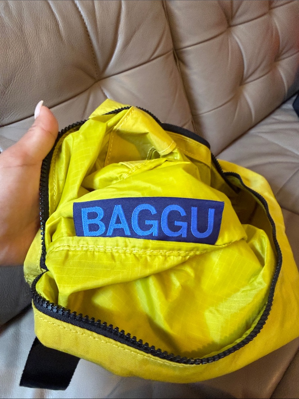 Baggu Large Crossbody Shoulder Bag - Picture 2 of 5